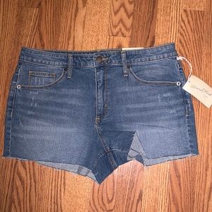Women’s 12/31R shorts NWT blue denim stretch